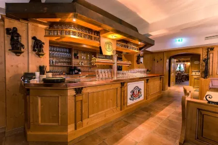 Hotel & Gaststätte zum Erdinger Weißbräu Отели рядом с достопримечательностью «epay»