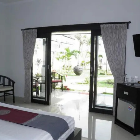 Kelapa Lovina Beach Villa Отели рядом с достопримечательностью «Водопад Алинг-Алинг»