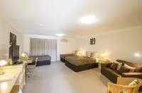 Tuckerbox Motor Inn