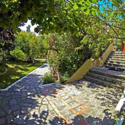 Macedon Hotel Exterior