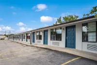 Rodeway Inn - parking