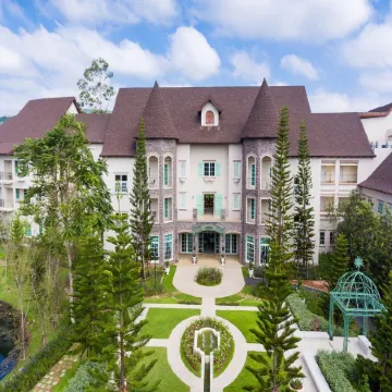 U Khao Yai Отели рядом с достопримечательностью «Wat Tha Chang»