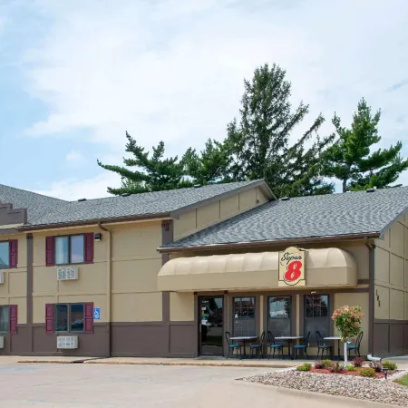 Super 8 by Wyndham Pella
