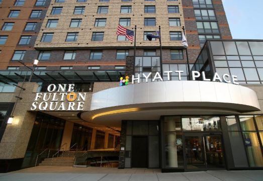 [Hyatt Place Flushing/LGA Airport의 세련된 객실 이미지]