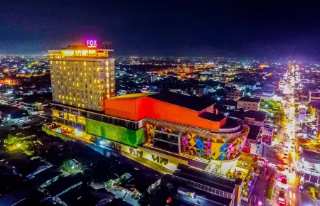 FOX Hotel Pekanbaru Отели рядом с Аэропорт Симпанг-Тига