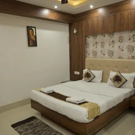 Hotel Tlb Palace
