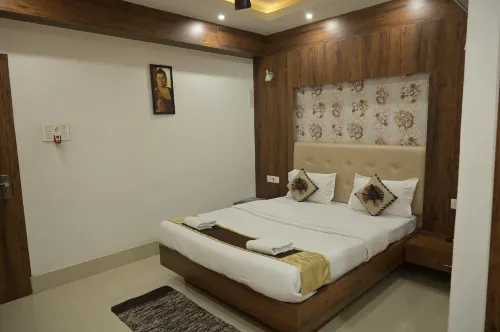 Hotel Tlb Palace