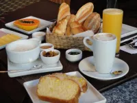 Pousada Castelo Do Vento - servizio colazione