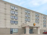 Super 8 by Wyndham Mississauga