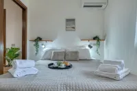 IzzHome Escape 2