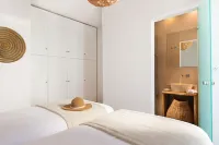 Delmar Apartments & Suites Milos - Delmar Collection Hotels in Мілос