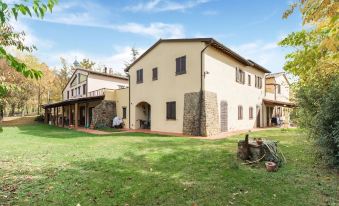 Sun-Kissed Holiday Home in Torgiano with Garden and Pool - Housity