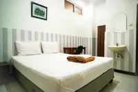 Hoki Homestay Syariah Mitra RedDoorz Near Rumah Sakit Dr Soetomo Surabaya Hotels in Airlangga