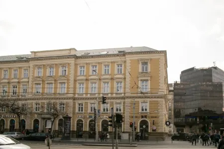 T62 Hotel Отели рядом с достопримечательностью «Petofi Literary Museum (Petofi Irodalmi Muzeum)»