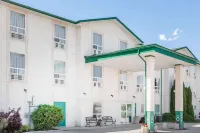 Super 8 by Wyndham Dauphin Hotels in 