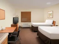 強森市伍德斯普林套房飯店