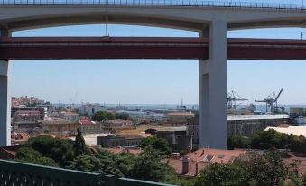 Quiet and Sunny central Lisbon apartment