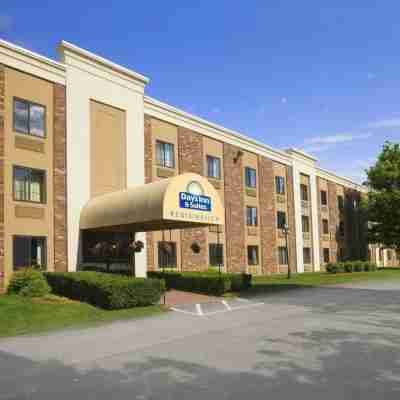 Holiday Inn Express Plattsburgh Hotel Exterior