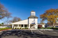 Suburban Studios Mentor - Cleveland Northeast Hotels near Great Lakes Mall