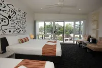 Shoredrive Motel Hotels in Belgian Gardens