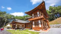 Gangneung Booyoonok Hanok Pension