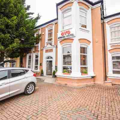 Arinza Hotel, London Ilford Hotel Exterior