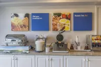 Comfort Inn & Suites - breakfast