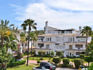 Apartamentos y Casas Serinamar Marbella