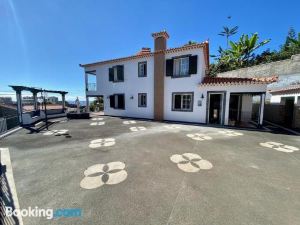 Classic Tranquil Madeiran 4-Bedroom Villa Funchal