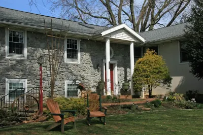 Carriage Corner Bed & Breakfast Hotel dekat American Military Edged Weaponry Museum