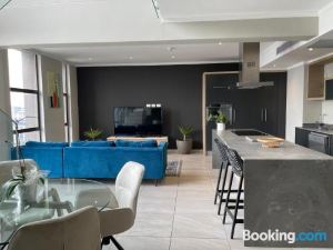 Sandton Smart Apartment Sixteen