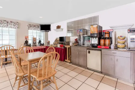 Days Inn by Wyndham Ocean Shores Отели в г. Ойеут-Хоганс Корнер