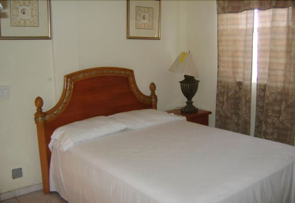 Caribbean Hotel Cayes - Housity