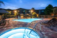 Holiday Inn Express & Suites CARPINTERIA by IHG - Bathtub