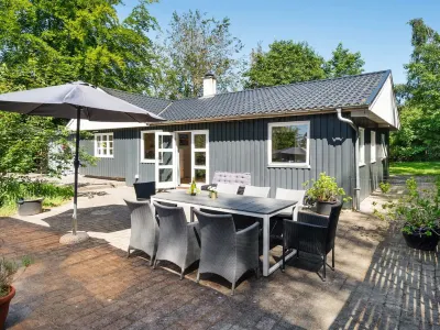 "Tannie" - 300m from the Sea