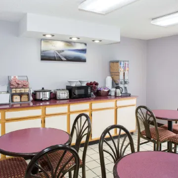 Super 8 by Wyndham Springdale AR