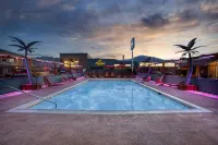 Travelodge by Wyndham Hawthorne - Pools