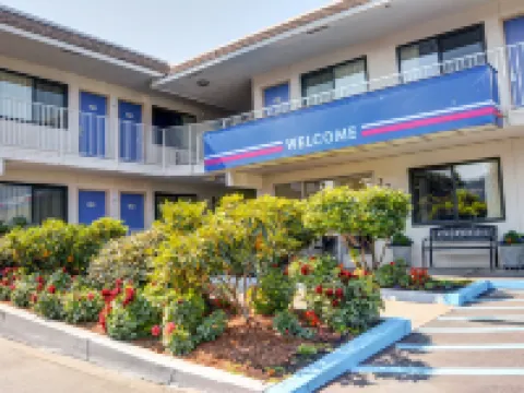 Motel 6 Springfield or  Eugene North Hotels in Springfield