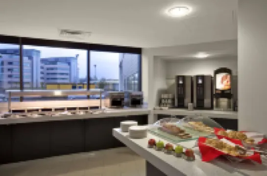 รามาดา อองคอร์ บาย วินด์แฮม นิวคาสเซิล-เกทส์เฮด