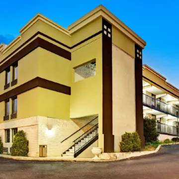 Super 8 by Wyndham Raleigh Downtown