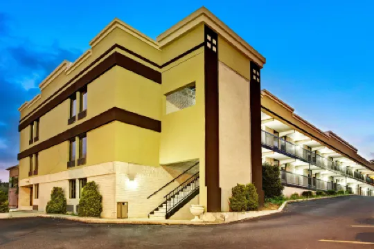 Super 8 by Wyndham Raleigh Downtown