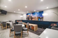 La Quinta Inn & Suites by Wyndham Chattanooga North - Hixson - breakfast