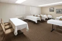 Wyndham Garden Wichita Downtown - Business