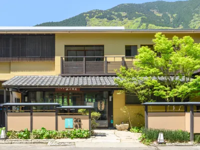 Hotel Iya Onsen فنادق في ميوشي