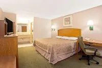 Super 8 by Wyndham Laurel Hotels in Fulton
