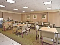 La Quinta Inn & Suites by Wyndham Kingsport TriCities Airpt - breakfast