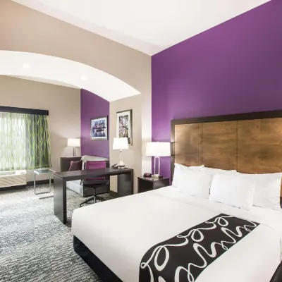 La Quinta Inn & Suites by Wyndham Baton Rouge Denham Springs Hotels near Corner Square Shopping Center