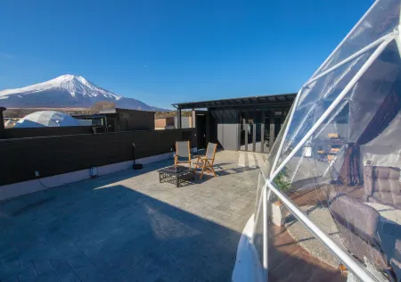 Panoramic Mt. Fuji Views from All Rooms – Vision Glamping Resort & Spa Yamanakako Отели рядом с достопримечательностью «Panoramic Viewing Platform»