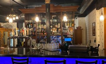 Decker Hotel & Bar - Housity