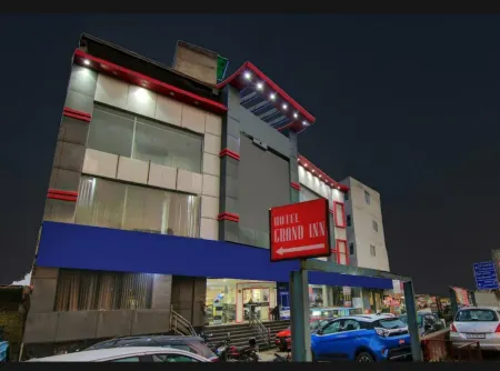 Hotel Grand Inn Отели рядом с достопримечательностью «Indian Institute of Technology Delhi»